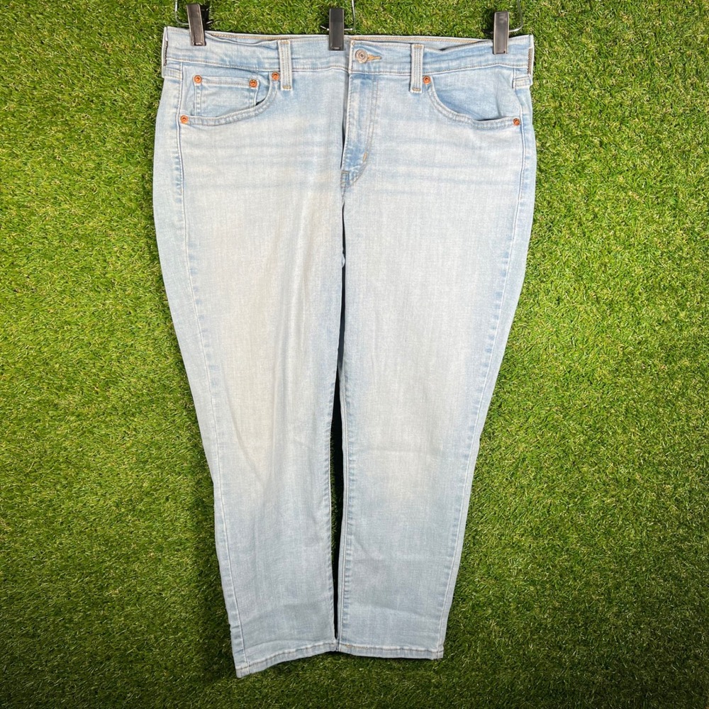 Levis Boyfriend Jeans Womens 32 Light Wash Blue Relaxed Fit Cropped Denim